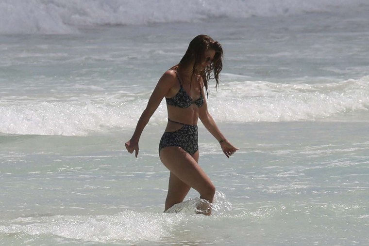 Мелисса Беноист в купальнике