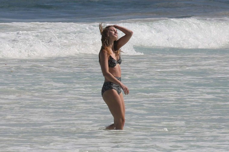 Melissa Benoist в купальнике