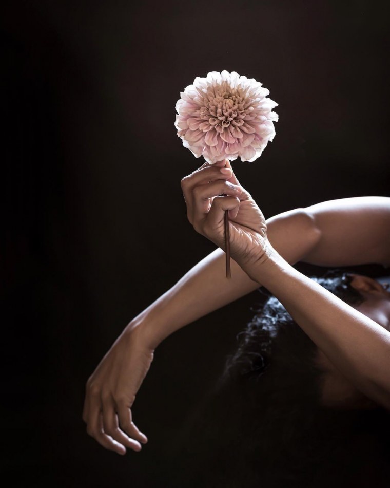 Цветок на руку.