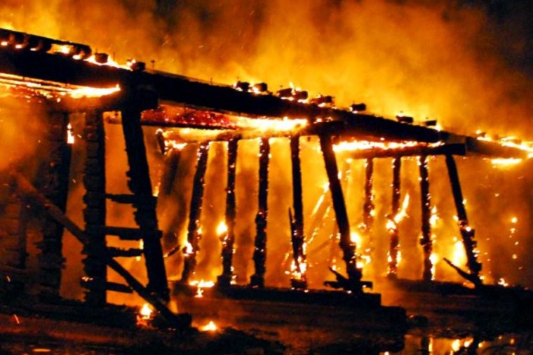 Догорающий мост