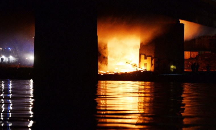 Горят мосты