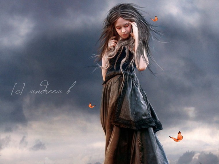 Красивая девушка в лохмотьях