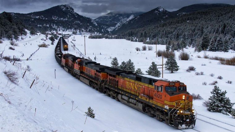 Красивый поезд