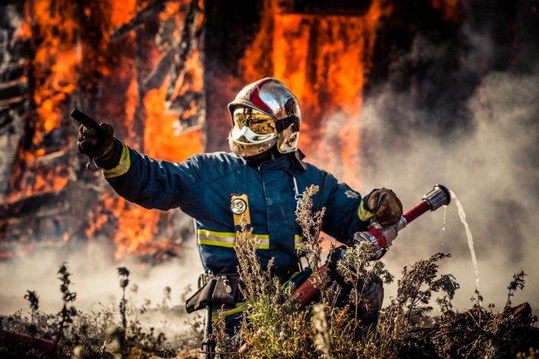 Пожарные и спасатели