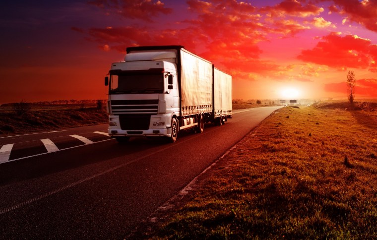 Фура на дороге