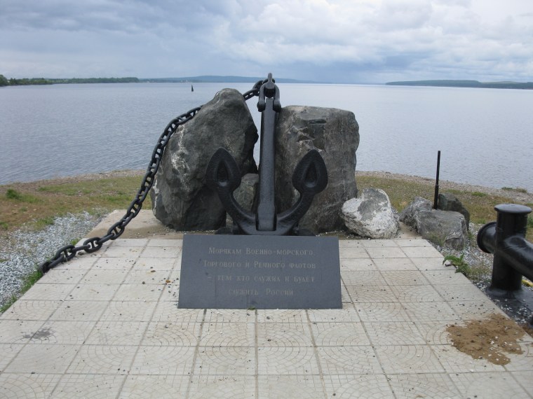 Военная тематика на памятник