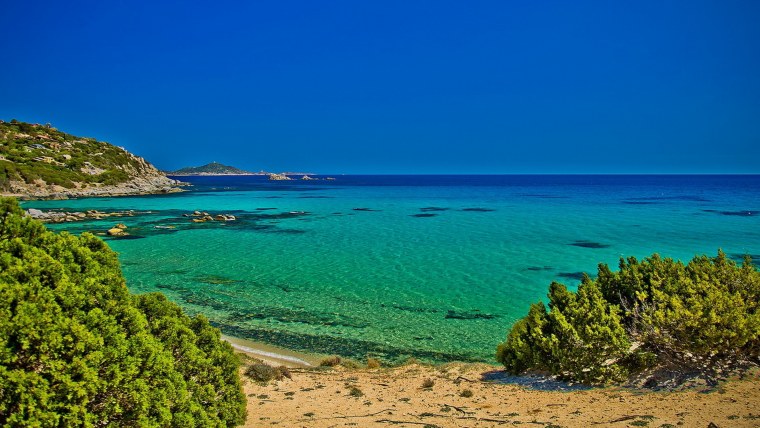 Берег Эгейского моря Греция