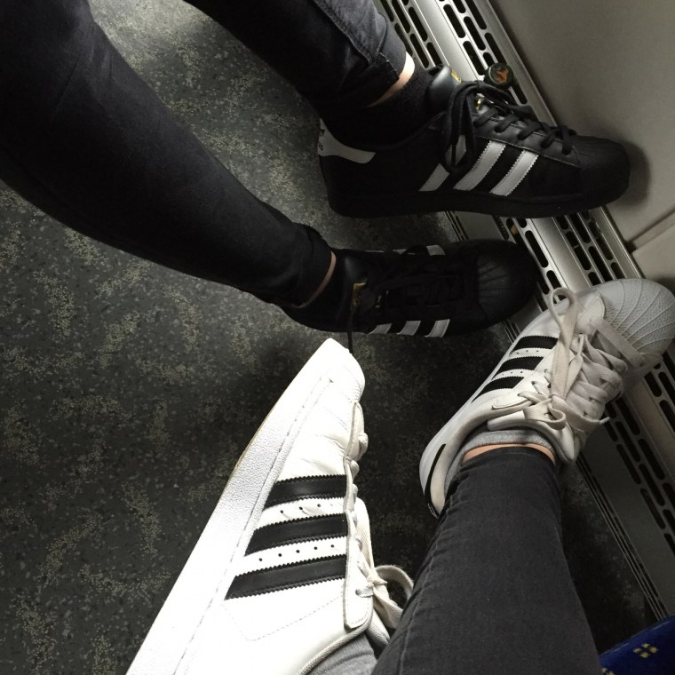 В адидасе со спины