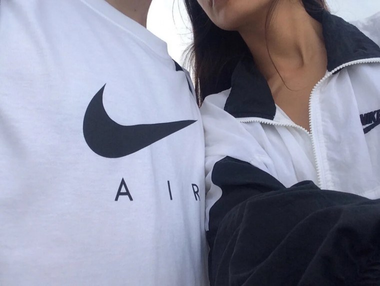 Девушка в спортивке без лица