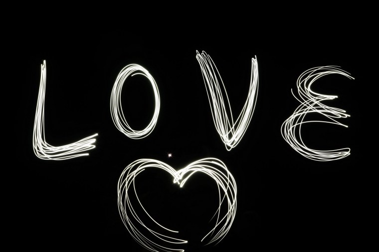 Надпись я тебя люблю на черном фоне