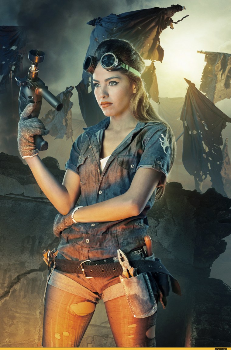 Девушка в спецодежде