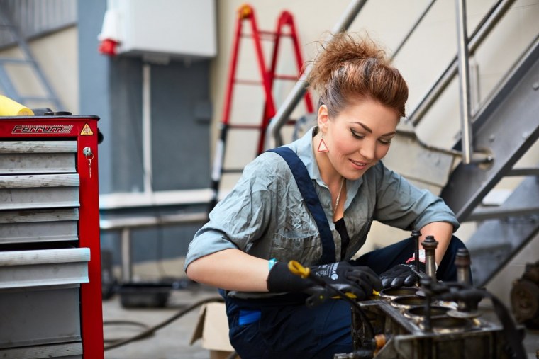 Женщина на заводе