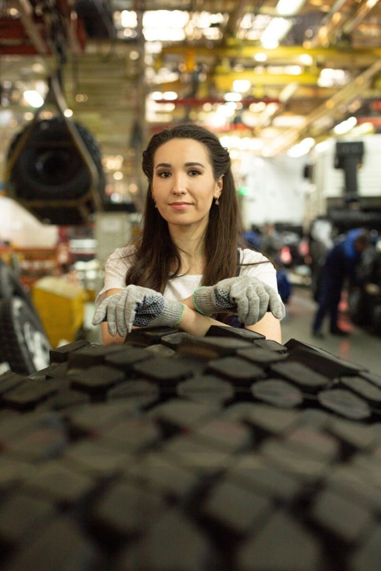 Девушка токарь