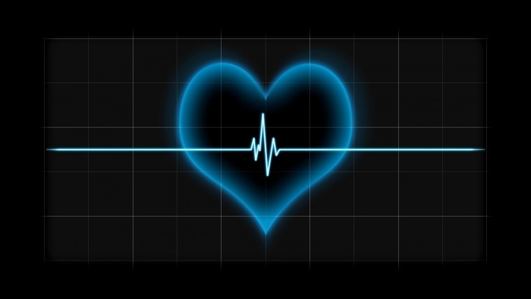 Биение сердца на черном фоне