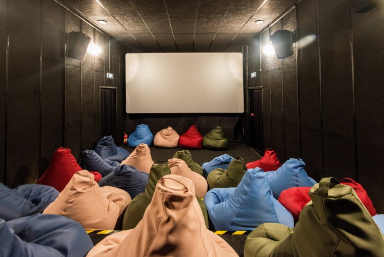 Кинотеатр для подростков