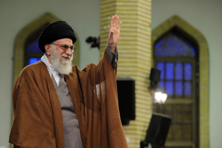 Человек молится Аллаху