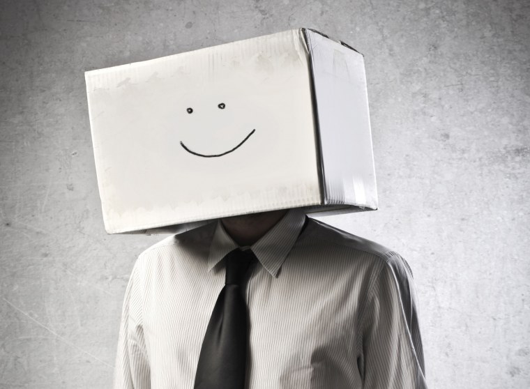 Человек с коробкой на голове