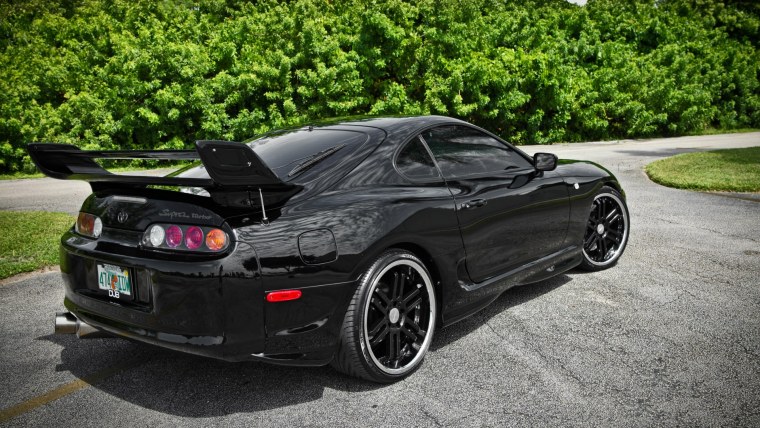 Черная Тойота Супра обвесы