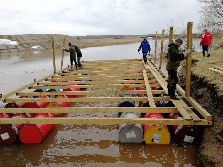 Плот на Дону сплав