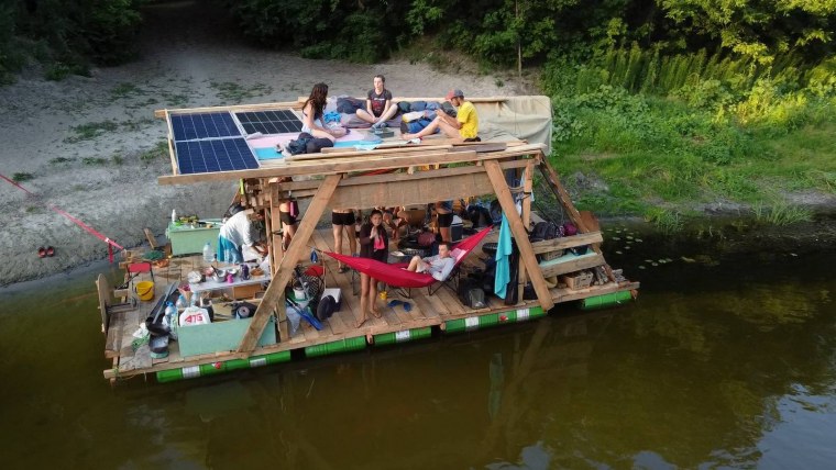 Плот для сплава по реке