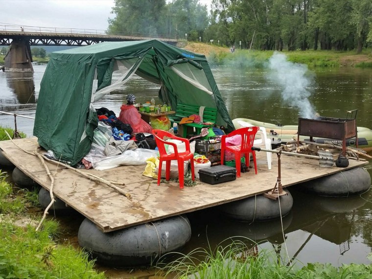 Бревенчатый плот