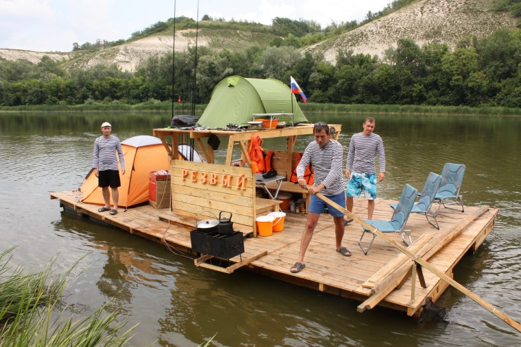 Плот для сплава по реке