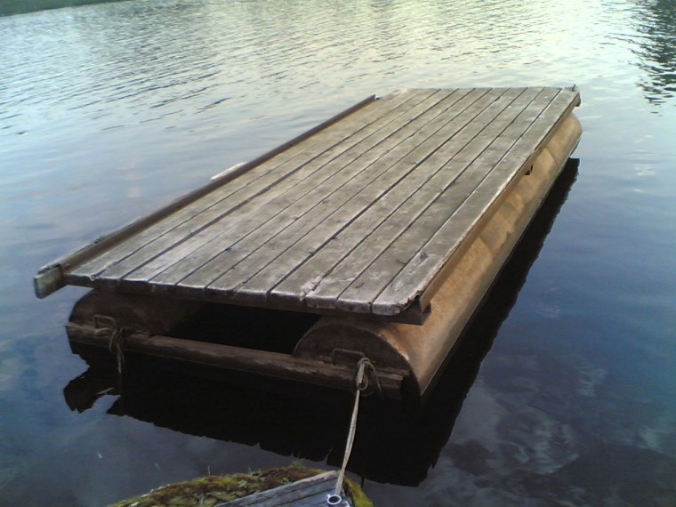 Дети на плоту