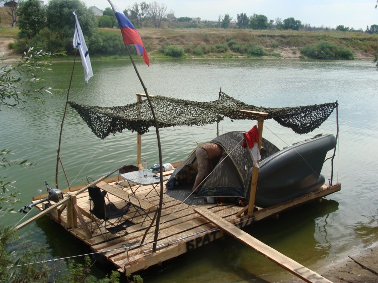 Собака на плоту