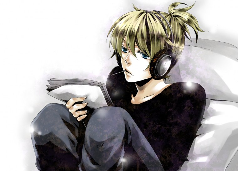 Блондин в наушниках