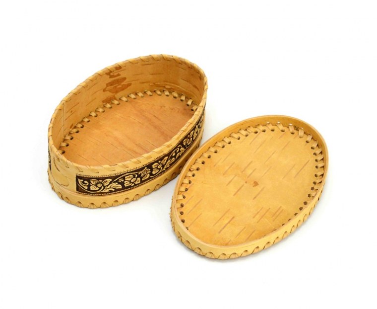 Береста на белом фоне