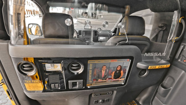 Таксист за рулем