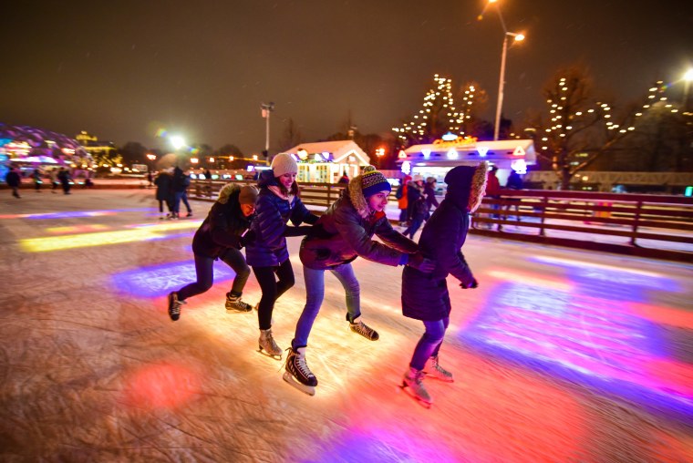 Парк Горького Москва каток вечером