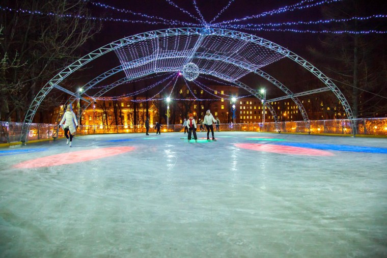 Сад Эрмитаж в Москве каток