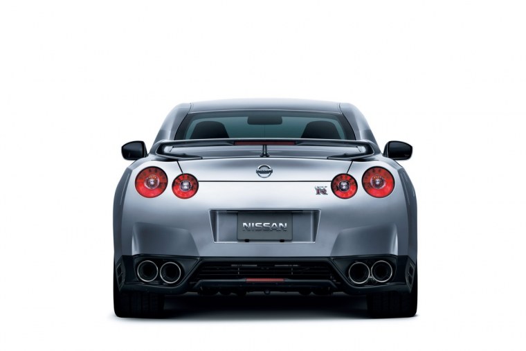 Ниссан ГТР сзади