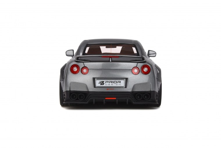 Ниссан ГТР сбоку