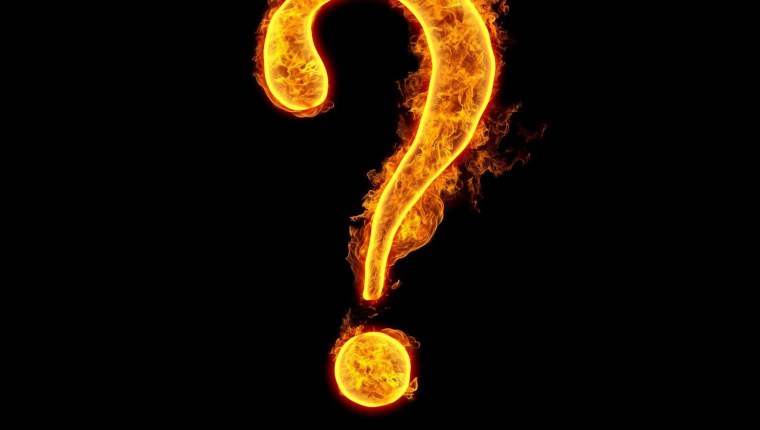 Знак вопроса на черном фоне