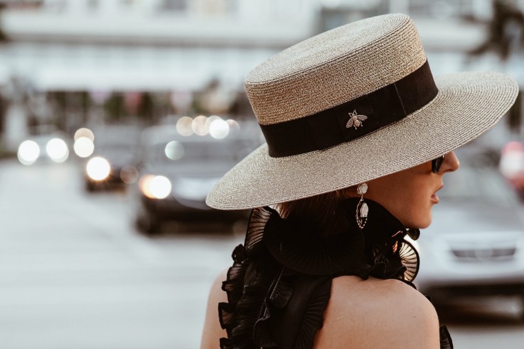 Девушка в шляпе