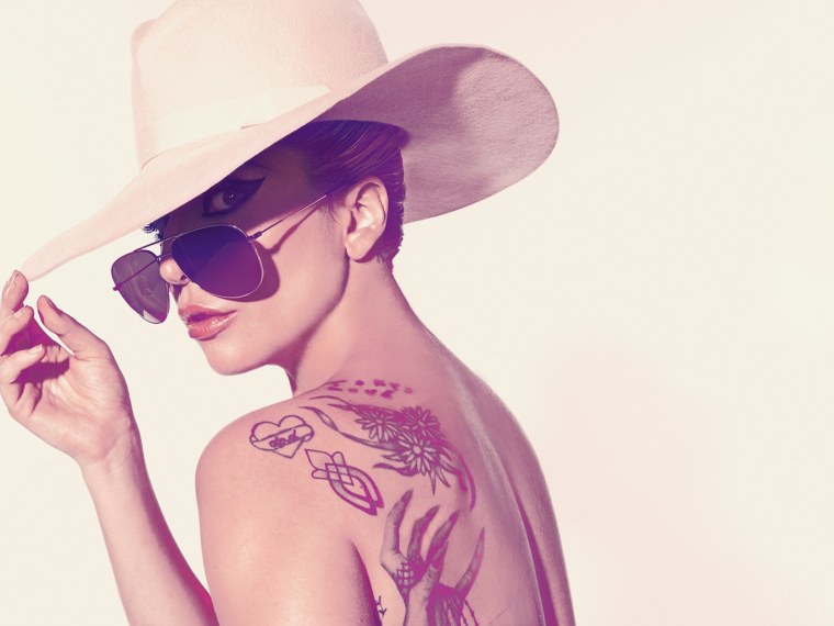 Девушка в ковбойской шляпе