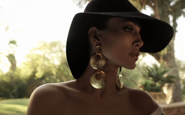 Загадочный человек в шляпе