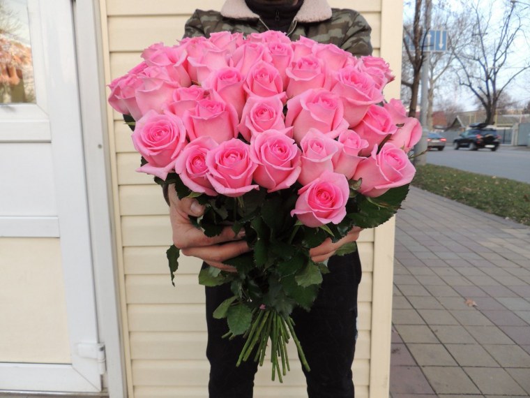 Букет из розовых роз