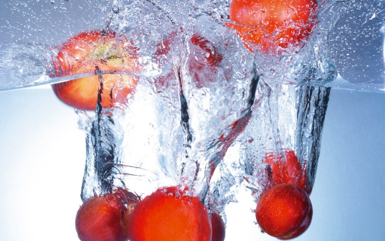 Фрукты в воде