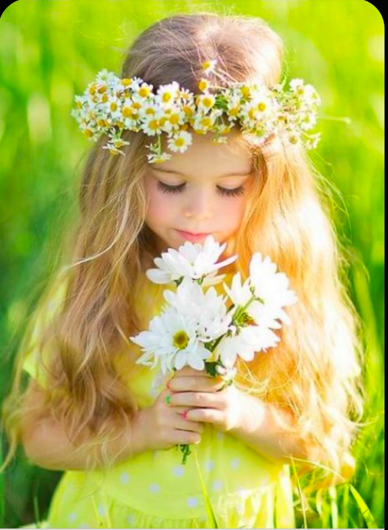 Девушка с ромашками