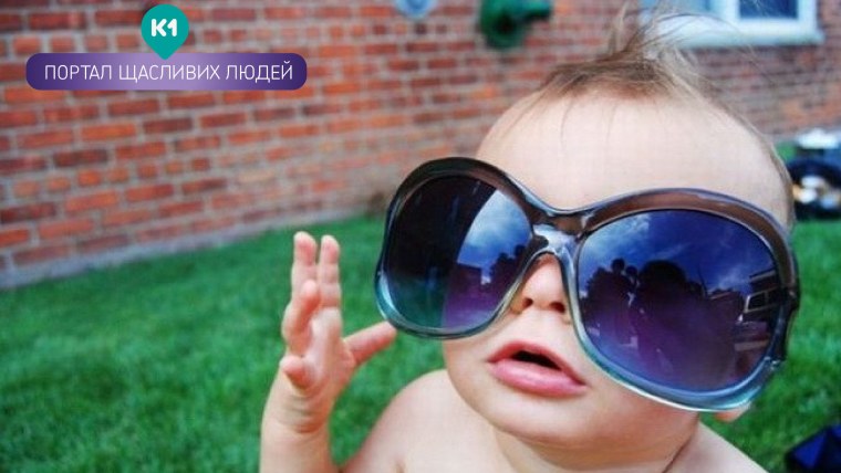 Малыш в солнечных очках