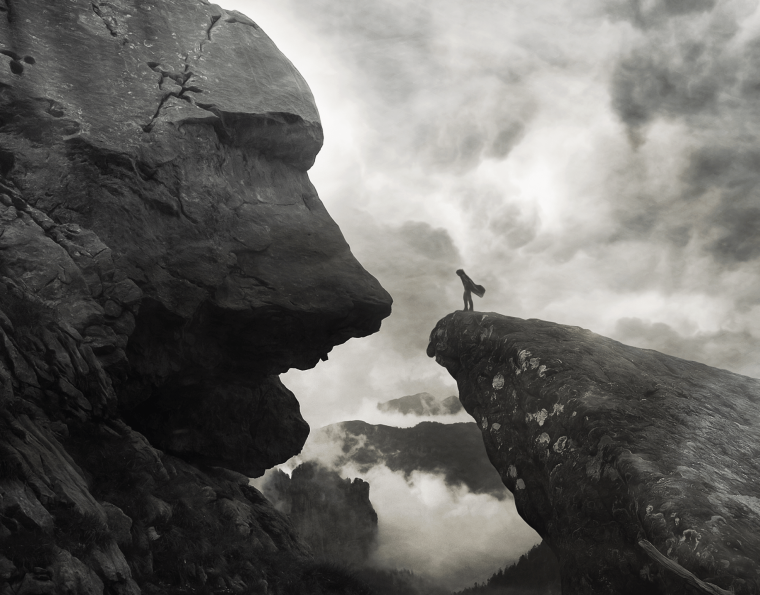 Человек на обрыве