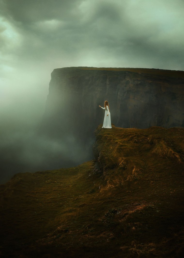 Человек на обрыве