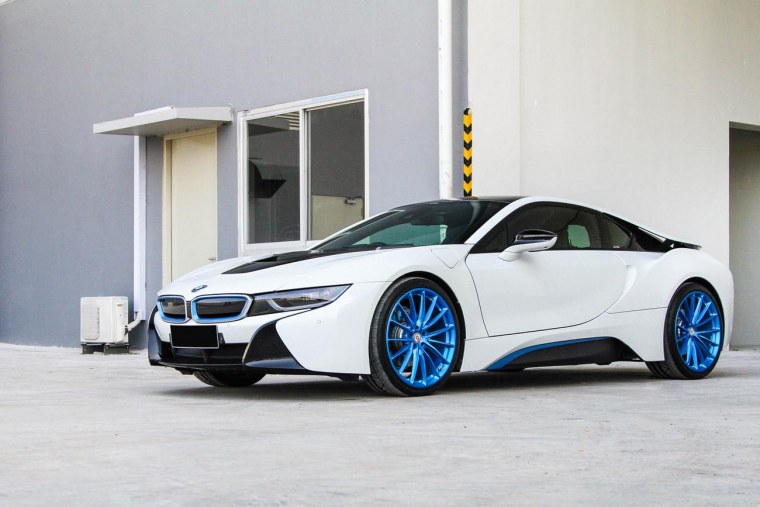 BMW i8 белая