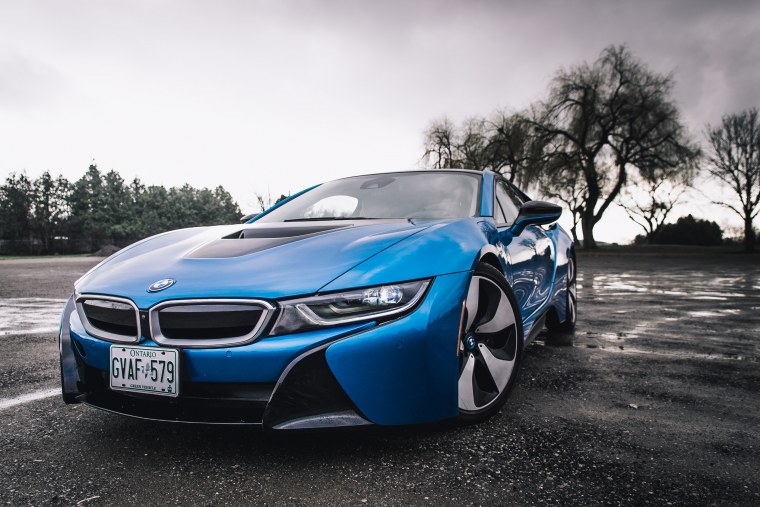 BMW i8 синяя