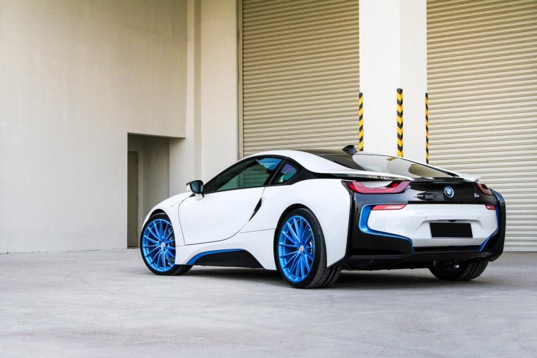 BMW i8 off White