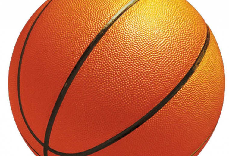 Футбольный мяч на белом фоне