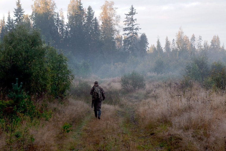 Одинокий охотник в тайге